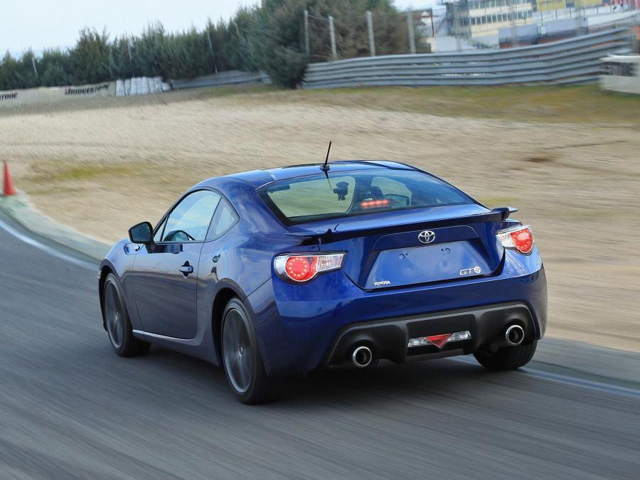  Toyota GT 86 2012 года  (фото 2 из 106)